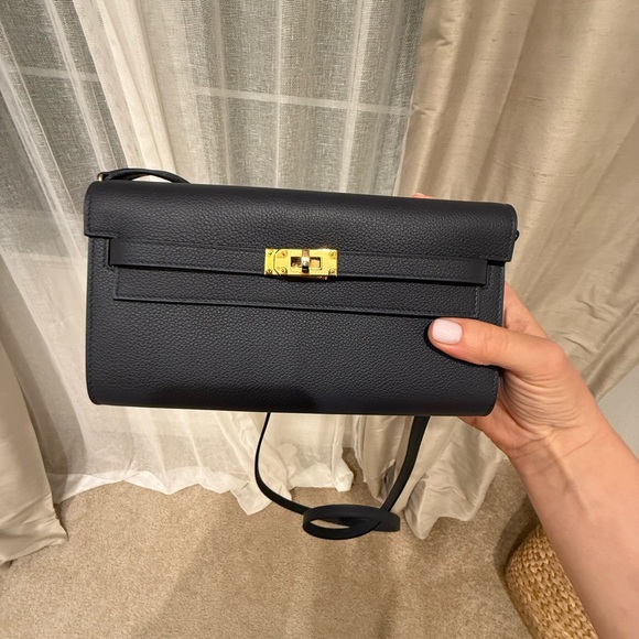 Hermes Navy Blue Crossbody Bag with Gold Clasp - Picture 2 of 6